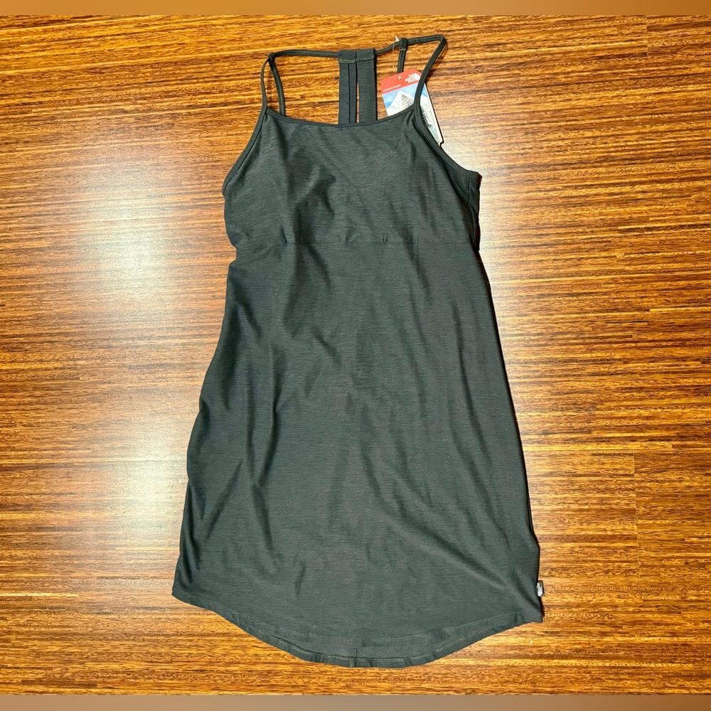 The North Face Exposure dress size medium NWT
